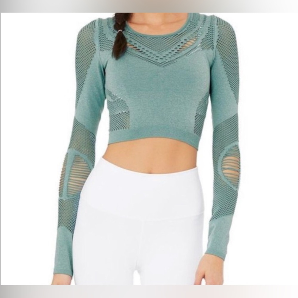 Alo Yoga Siren Long Sleeve Crop Top in Seagrass Heather small vvguc